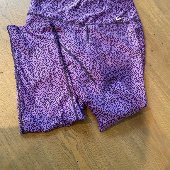 SOLD! Nike Dri Fit Capri Leggings - Picture 6 of 6